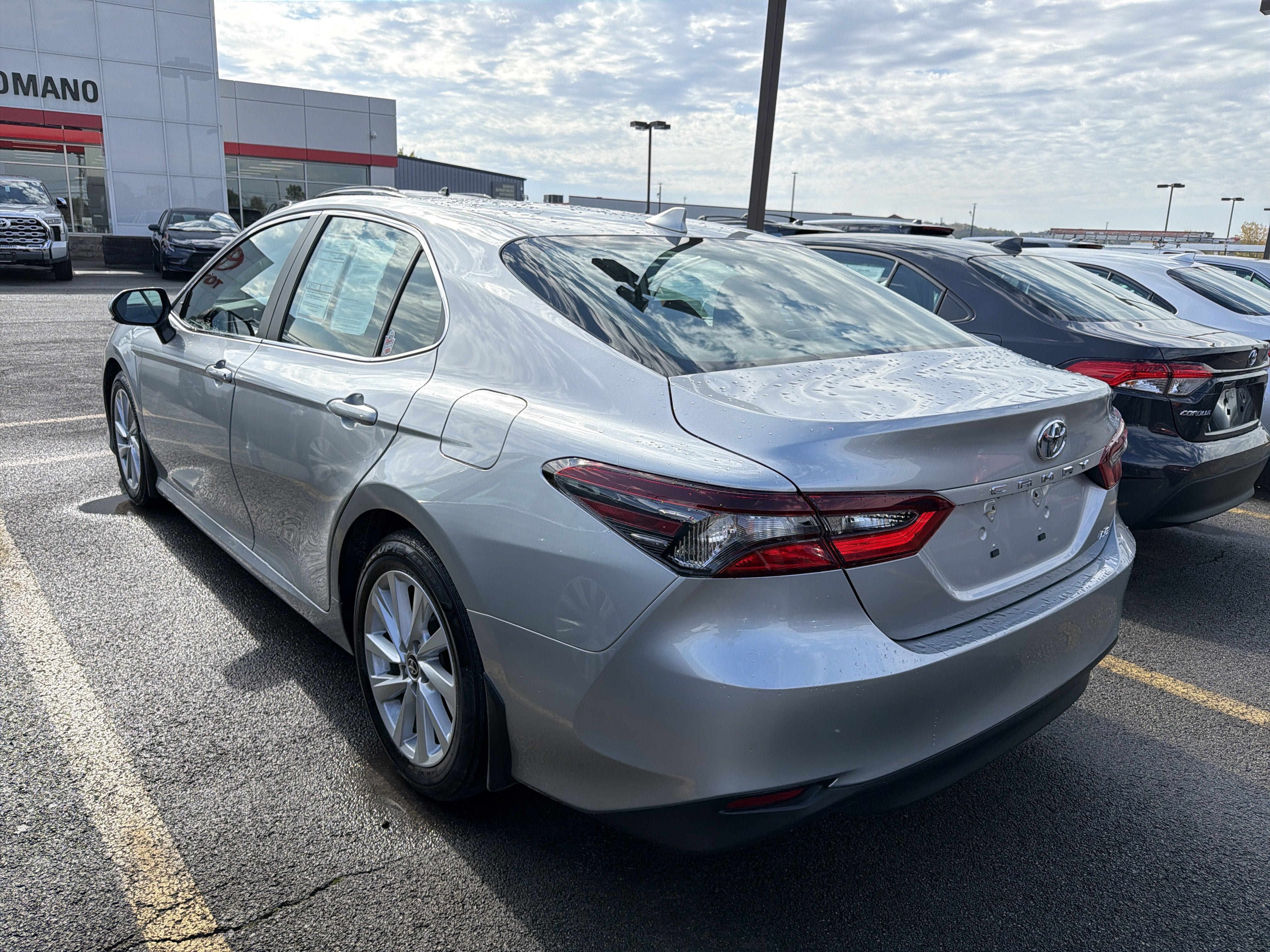 Used 2022 Toyota Camry LE w/ Carpet Mat Package (TMS) FWD image 5