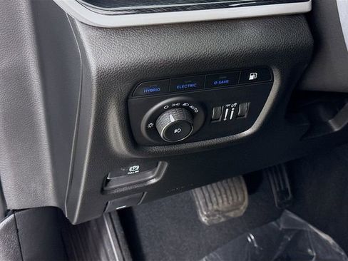 Used 2024 Jeep Grand Cherokee Trailhawk image 10