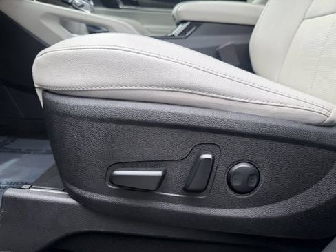 Certified 2024 Kia Telluride EX w/ EX Captain's Chair Package FWD image 12