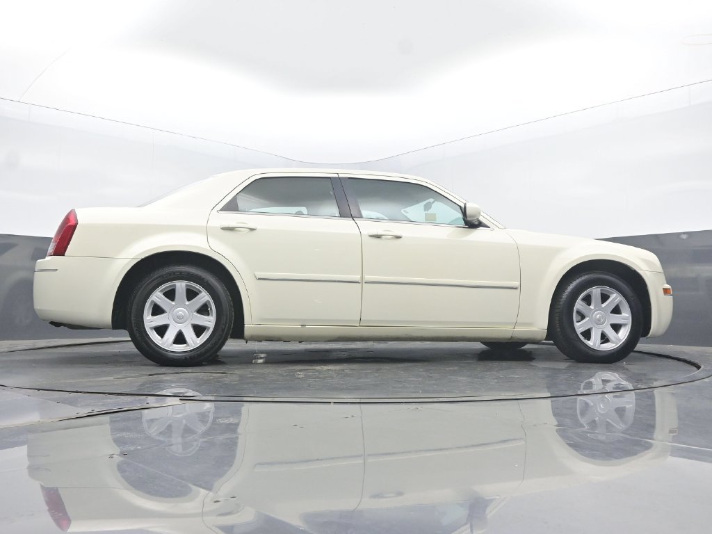 Used 2005 Chrysler 300 Touring w/ Sound Group RWD image 46