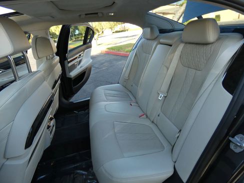 Used 2016 BMW 750i xDrive image 43