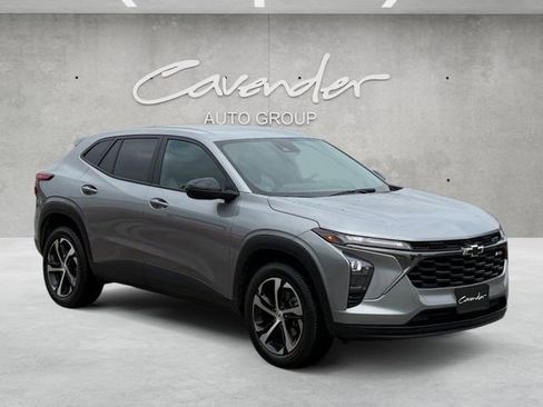 Used 2024 Chevrolet Trax RS image 2