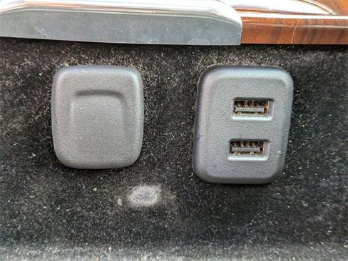 Used 2017 Cadillac Escalade Premium Luxury image 26