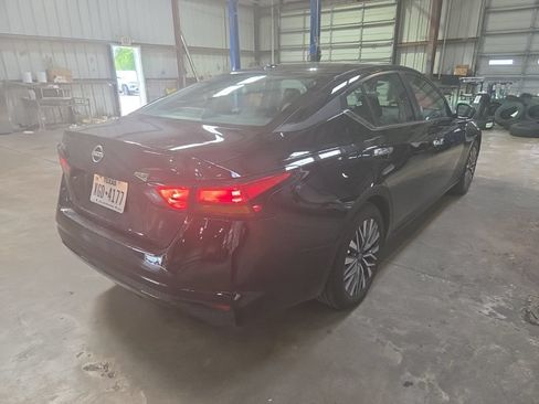 Used 2025 Nissan Altima 2.5 SV FWD image 9