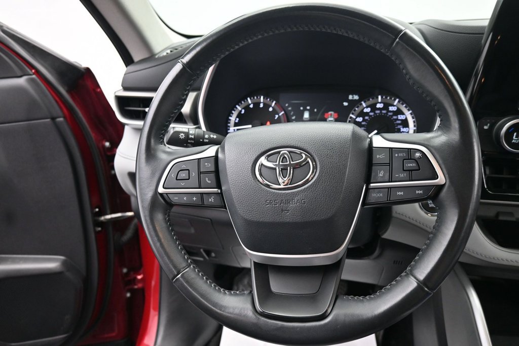 Used 2023 Toyota Highlander XLE AWD/4WD image 20