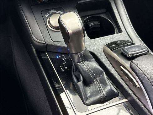 Used 2018 Lexus ES 350 w/ Navigation System Package image 33