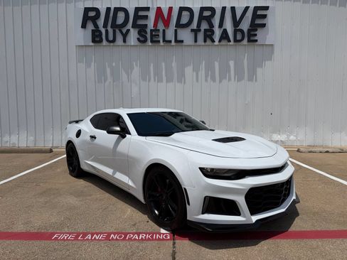 Used 2022 Chevrolet Camaro SS RWD image 9