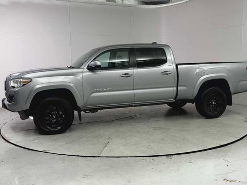 Used 2020 Toyota Tacoma SR5 AWD/4WD image 5