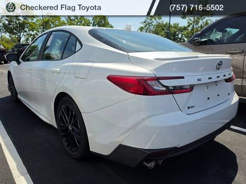 Used 2025 Toyota Camry SE FWD image 4