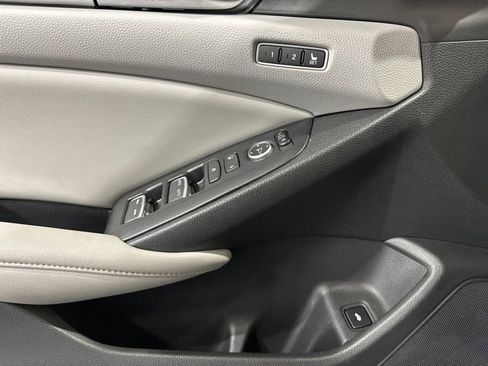 Used 2018 Honda Accord Touring image 14