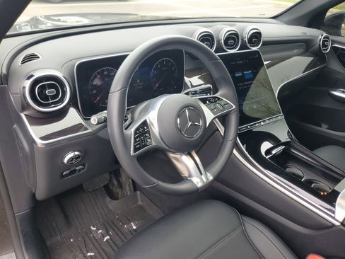 Used 2025 Mercedes-Benz GLC 300 4MATIC image 16