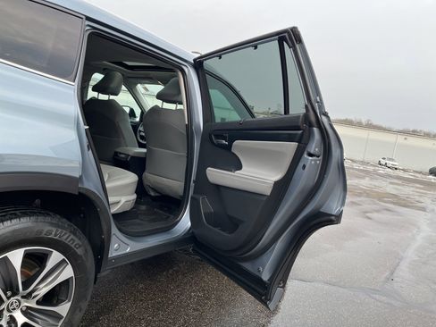 Used 2020 Toyota Highlander XLE image 20