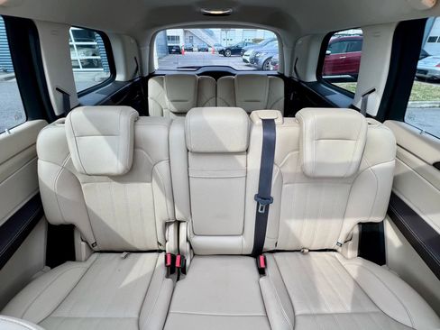 Used 2017 Mercedes-Benz GLS 450 4MATIC image 33