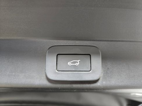 Used 2025 Land Rover Range Rover Sport SE image 50