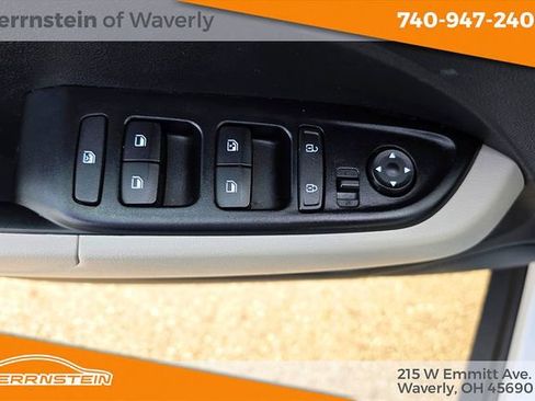 Used 2025 Hyundai Venue SEL FWD image 14