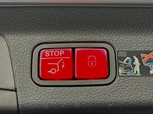 Used 2025 Mercedes-Benz GLS 450 4MATIC image 16