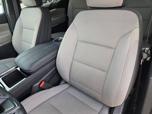 Used 2026 Chevrolet Traverse LT FWD image 16