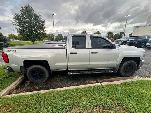 Used 2018 Chevrolet Silverado 1500 W/T w/ WT Convenience Package AWD/4WD image 10