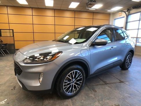 Certified 2022 Ford Escape SEL w/ Technology Package image 3