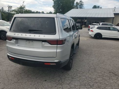 Used 2024 Jeep Wagoneer Series III AWD/4WD image 6