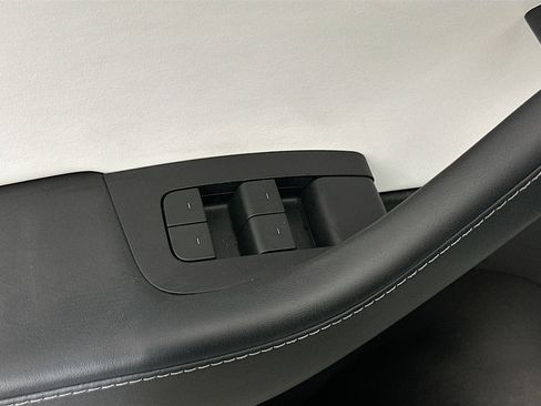 Used 2022 Tesla Model Y Performance AWD/4WD image 15