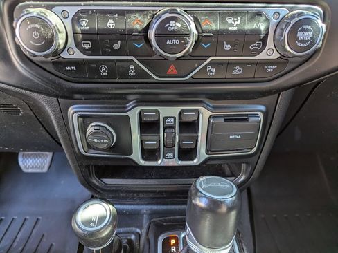 Used 2021 Jeep Gladiator Overland AWD/4WD image 23