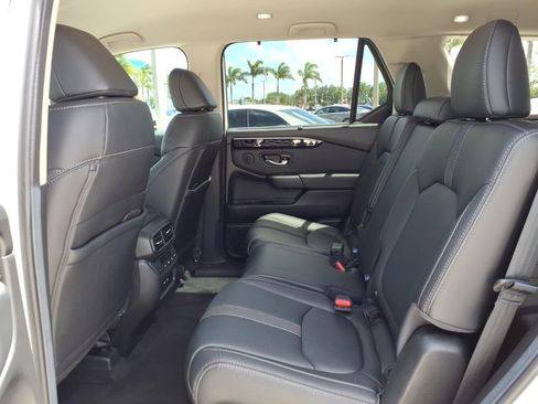 Used 2025 Honda Pilot EX-L image 8
