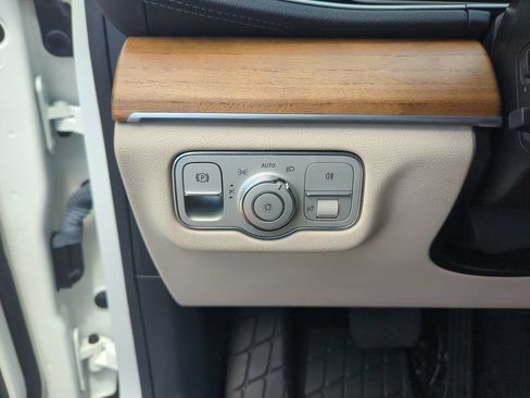 Used 2021 Mercedes-Benz GLS 450 4MATIC image 20