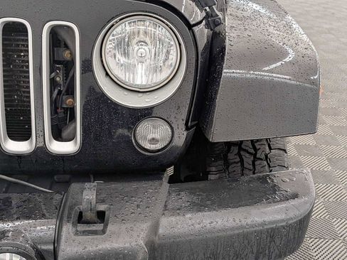 Used 2017 Jeep Wrangler Unlimited Sahara w/ Connectivity Group image 10