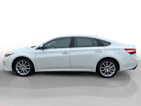 Used 2015 Toyota Avalon Limited image 2
