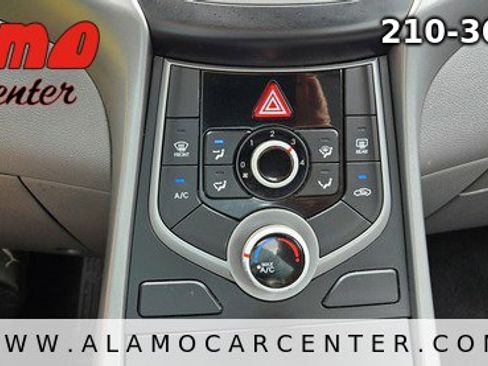 Used 2014 Hyundai Elantra SE image 39