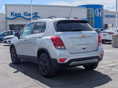 Used 2022 Chevrolet Trax LT w/ LT Convenience Package AWD/4WD image 8
