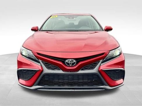 Used 2023 Toyota Camry SE image 2