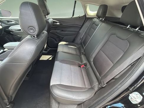 Used 2025 Chevrolet Trax LT FWD image 19