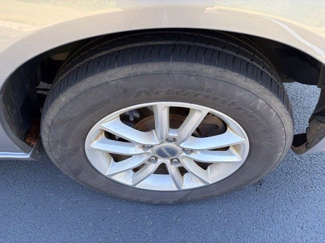 Used 2016 Dodge Grand Caravan SXT w/ UConnect Hands-Free Group FWD image 28