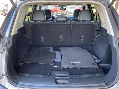 Used 2025 Nissan Rogue Platinum w/ Platinum Premium Package image 10
