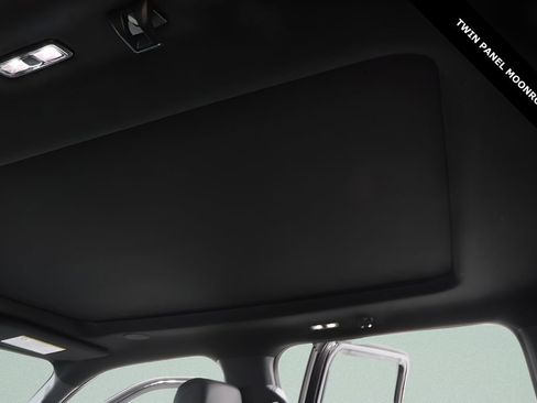 Used 2025 Ford F450 Platinum w/ FX4 Off-Road Package image 9