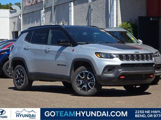 Used 2025 Jeep Compass Trailhawk AWD/4WD video 1