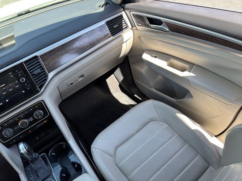 Used 2018 Volkswagen Atlas SEL Premium image 14