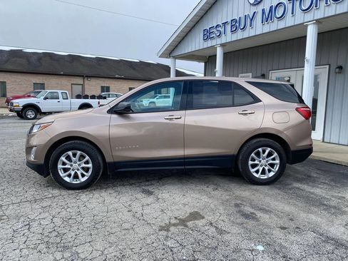 Used 2019 Chevrolet Equinox LS w/ LS Convenience Package AWD/4WD image 2