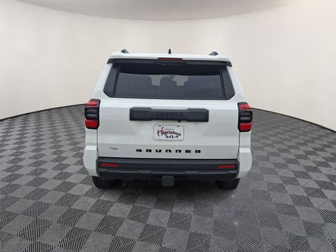 Used 2025 Toyota 4Runner SR5 AWD/4WD image 5
