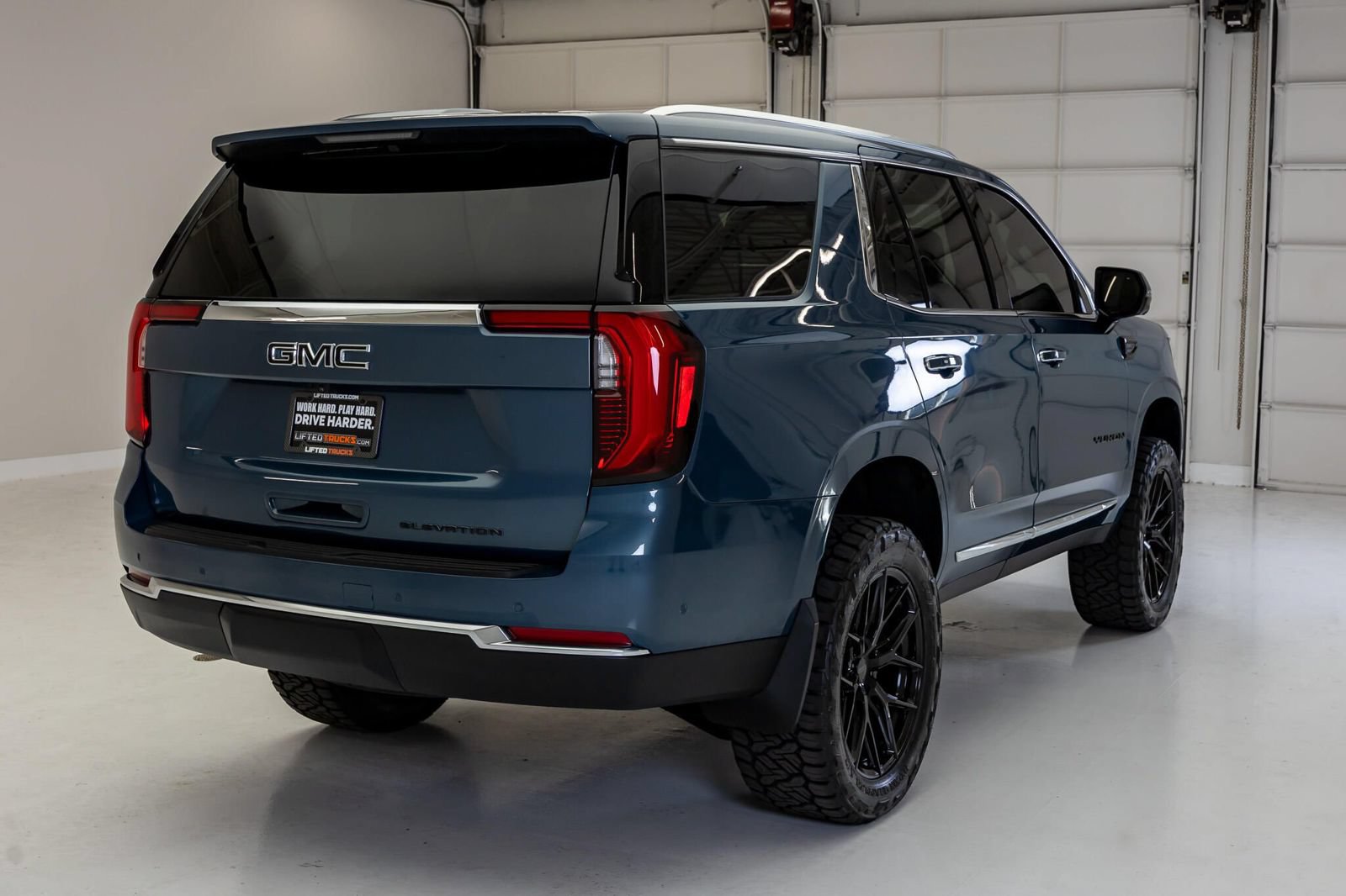 Used 2025 GMC Yukon Elevation AWD/4WD image 10