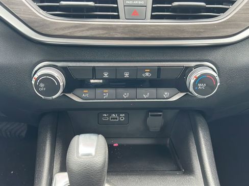 Used 2025 Nissan Altima 2.5 SV FWD image 21