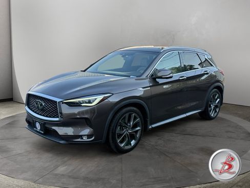 Used 2019 INFINITI QX50 Essential w/ Sensory Package AWD/4WD image 3