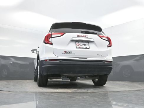 Used 2024 GMC Terrain SLE AWD/4WD image 37