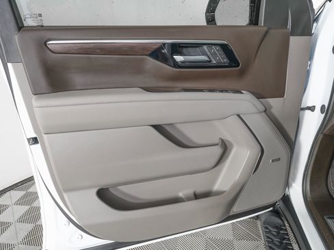 Used 2026 Chevrolet Tahoe Z71 w/ Comfort Package image 25