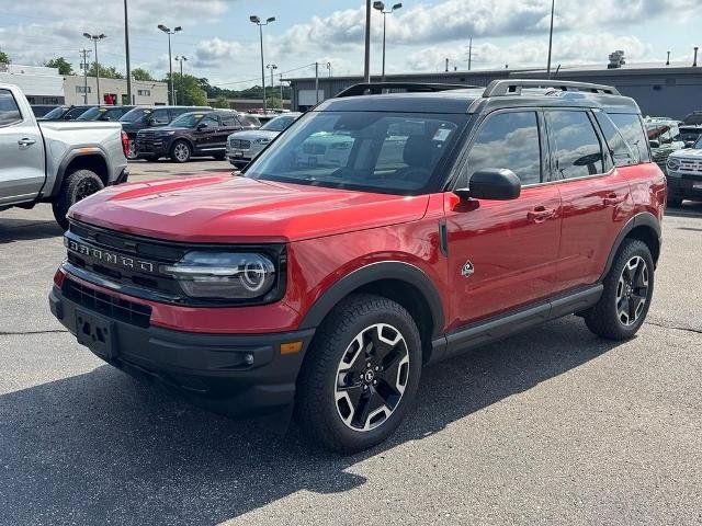 Used 2024 Ford Bronco Sport Outer Banks w/ Tech Package AWD/4WD image 2
