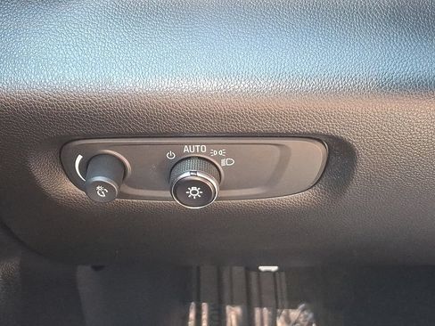 Certified 2023 Chevrolet Traverse LT FWD image 24