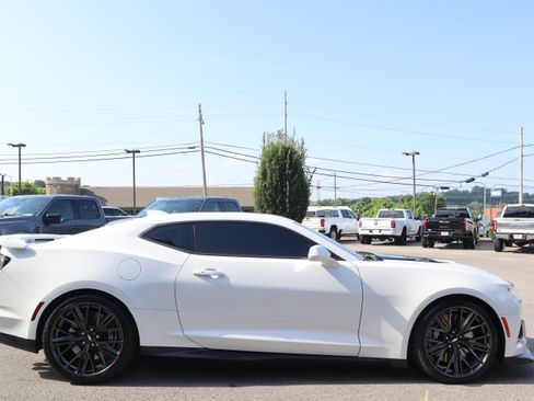 Used 2019 Chevrolet Camaro ZL1 RWD image 6