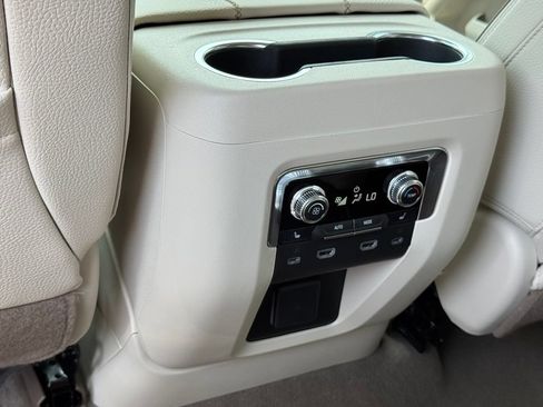 Used 2024 GMC Yukon Denali AWD/4WD image 42